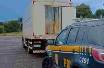 Laranjeiras - PRF apreende contrabando em meio à carga de sorvete na BR-277